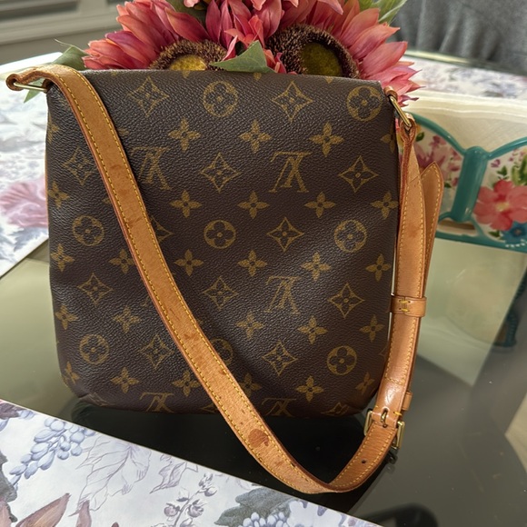 LV authentic shoulder bag - Picture 6 of 16
